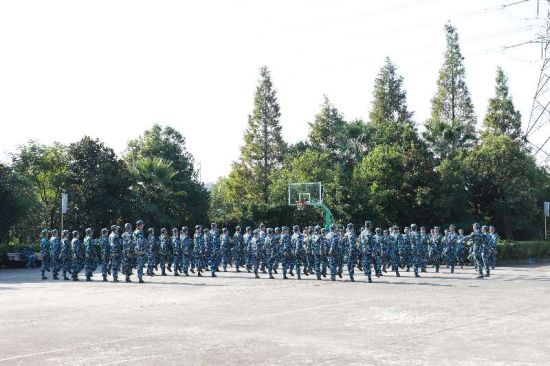 職院新生軍訓現場。由校方供圖